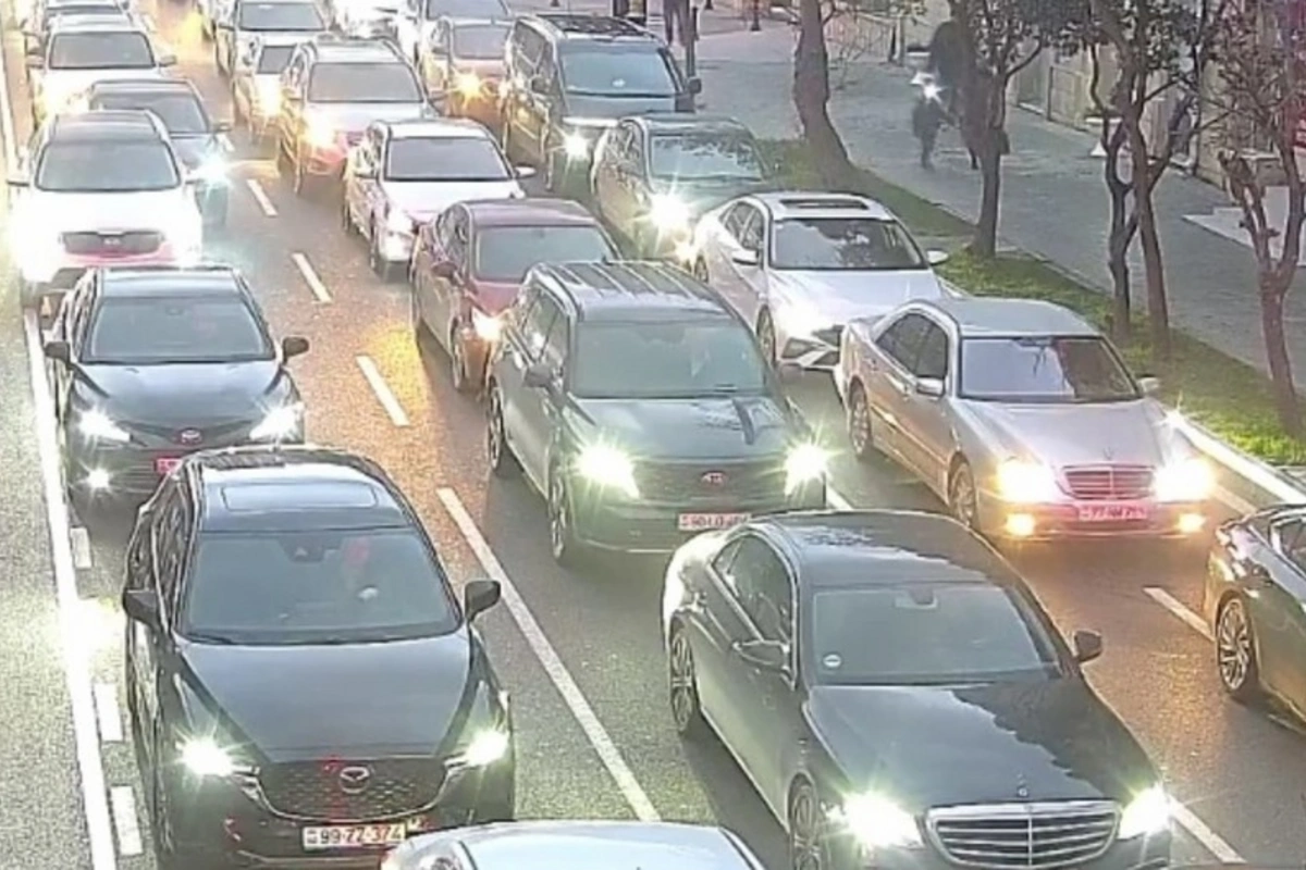 Bakıda tıxac olan yollar açıqlanıb Bakıda tıxac olan yollar açıqlanıb