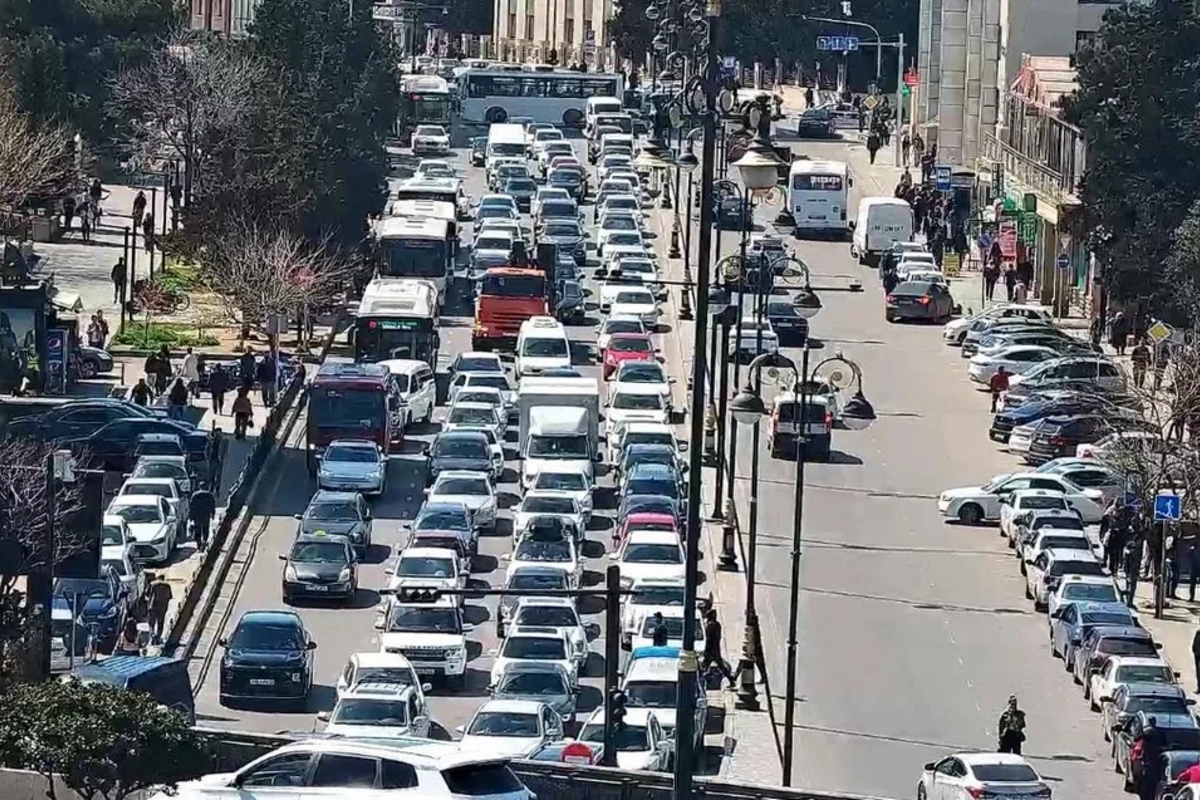 Транспортный коллапс в Баку: названа причина