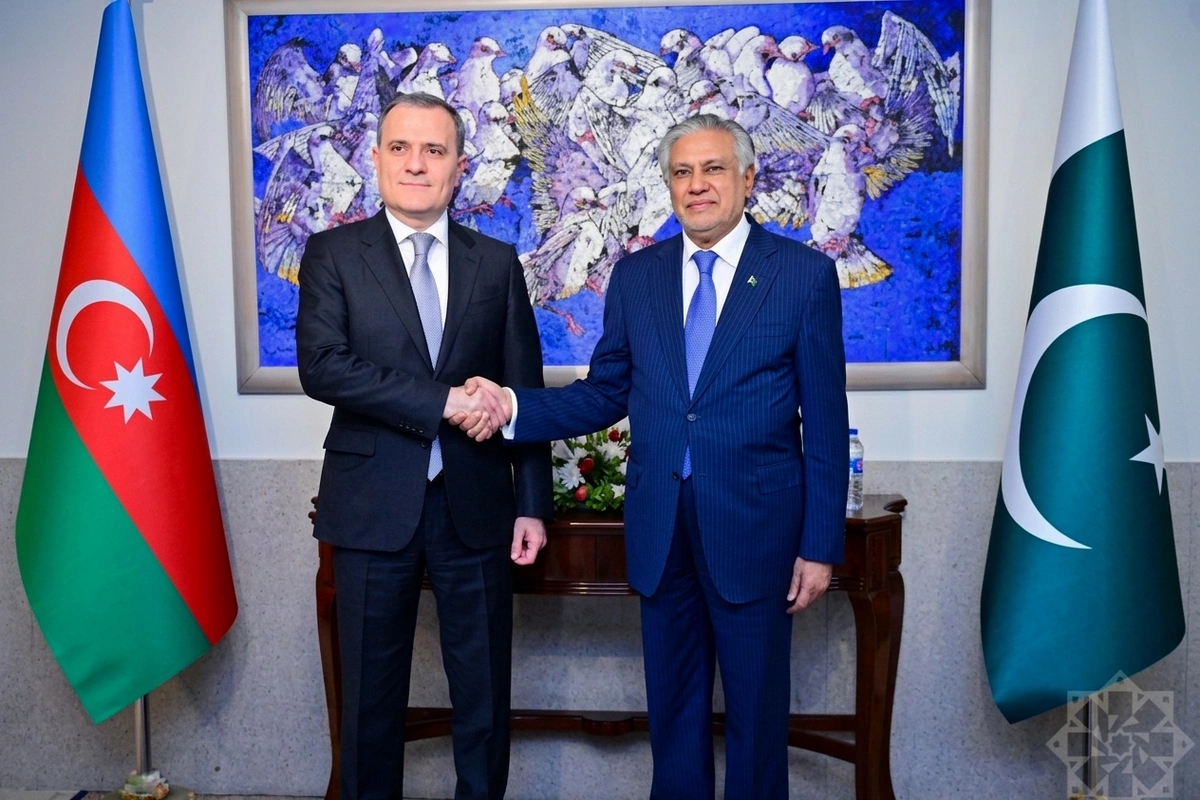 Ceyhun Bayramov pakistanlı həmkarı ilə görüşüb
