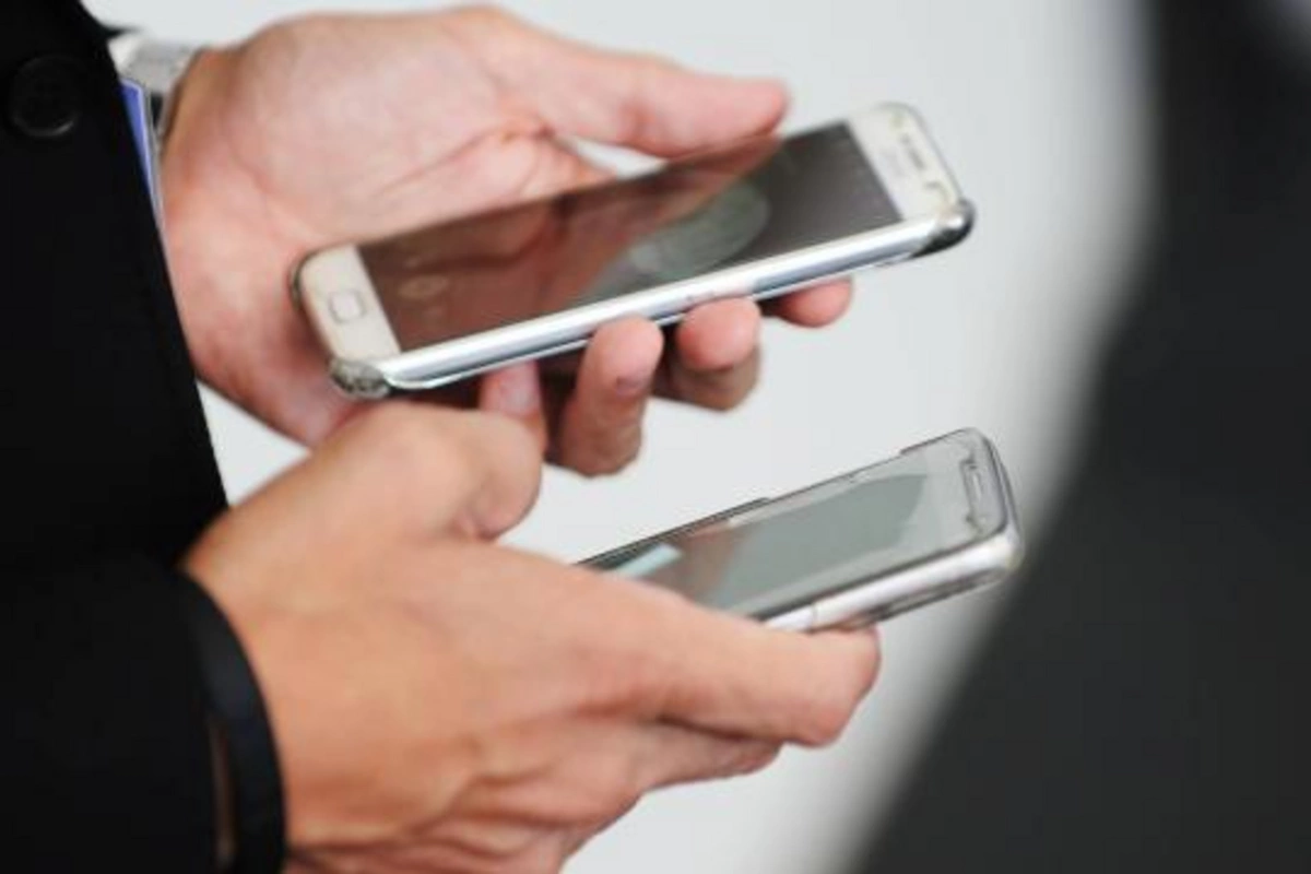 Alimlər köhnə telefonlardan qızıl çıxarmağın yolunu tapdı Alimlər köhnə telefonlardan qızıl çıxarmağın yolunu tapdı