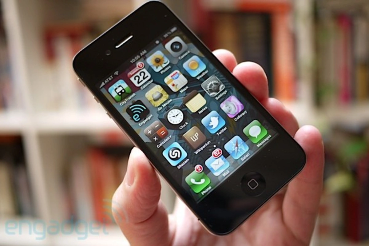 Причину проблем с сигналом iPhone 4 раскрыли спустя 15 лет Причину проблем с сигналом iPhone 4 раскрыли спустя 15 лет