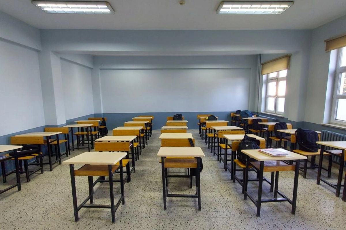 Türkiyənin iki şəhərində məktəblər bağlandı Türkiyənin iki şəhərində məktəblər bağlandı