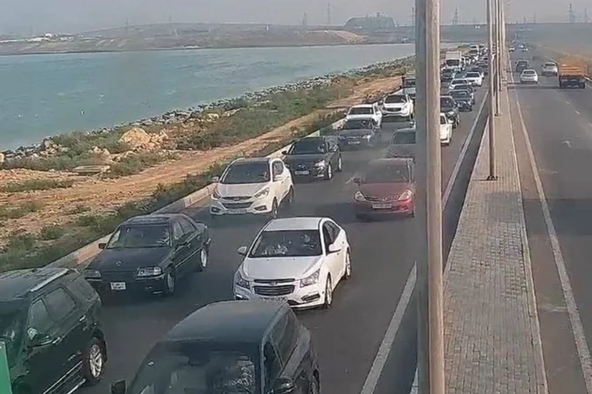 Bakıda 14 istiqamətdə tıxac müşahidə olunur