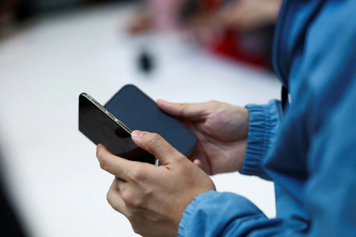 Qatlanan iPhone modelinin təmir qiyməti dodaq UÇUQLATDI