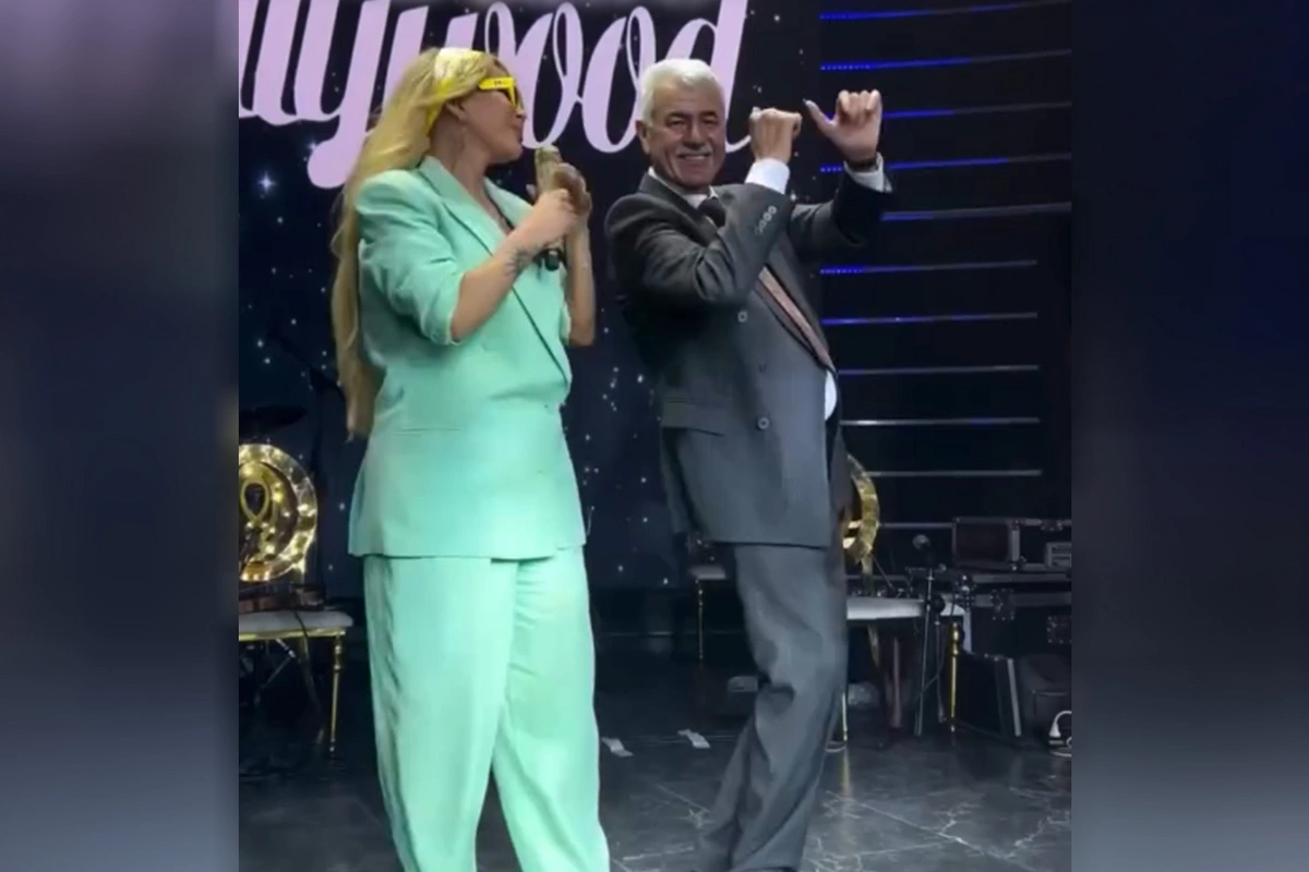 Aygün Kazımovanın ağsaqqalla rəqsi gündəm oldu Aygün Kazımovanın ağsaqqalla rəqsi gündəm oldu