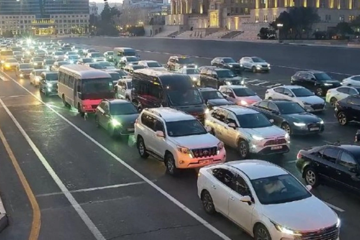 Bakıda 21 istiqamətdə tıxac var