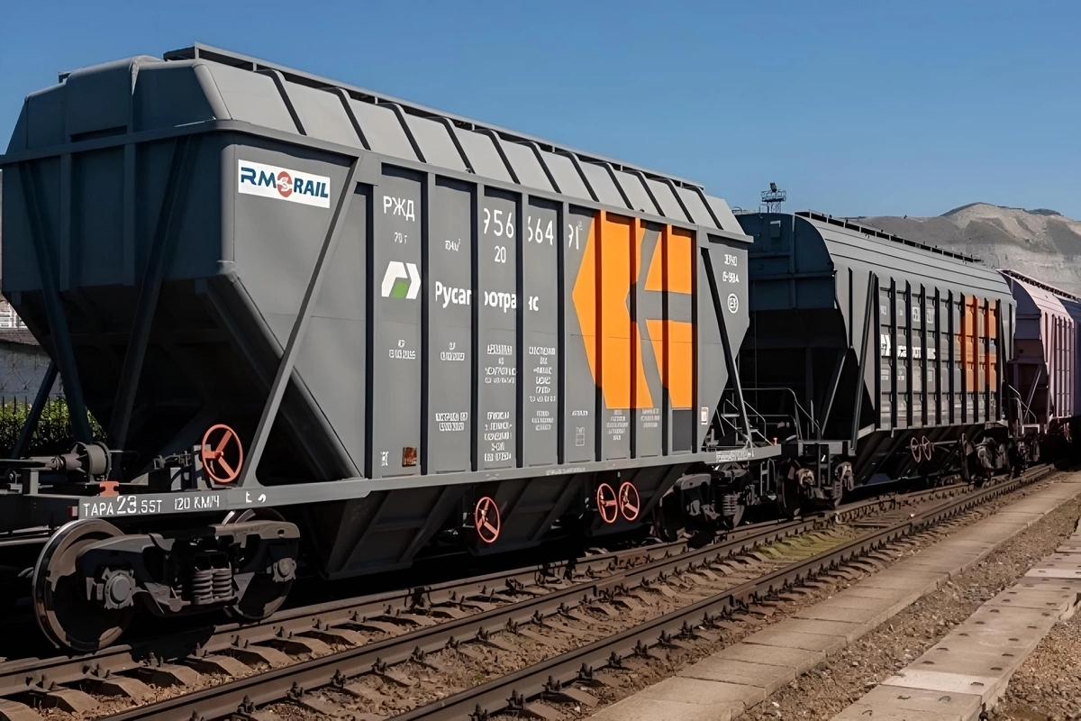 Поезд с российским зерном отправляется по железной дороге через Азербайджан в Армению