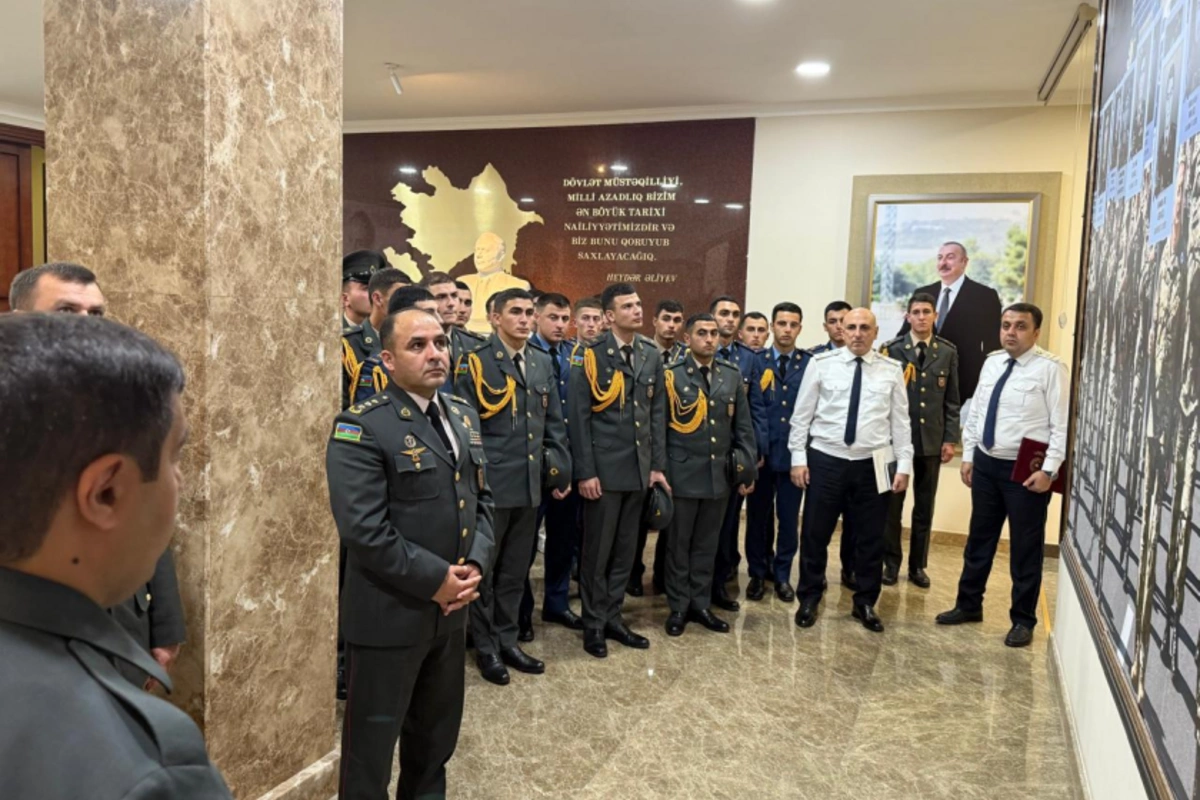 Hərbi prokuror Heydər Əliyev adına Hərbi İnstitutun kursantları ilə görüşüb