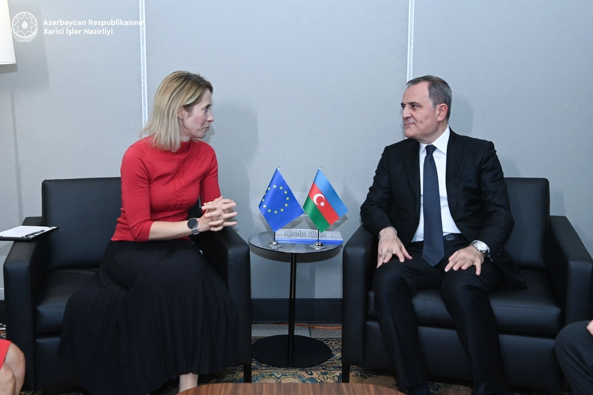 Ceyhun Bayramov Kaya Kallasla bölgədəki hərbi gərginliyi müzakirə etdi