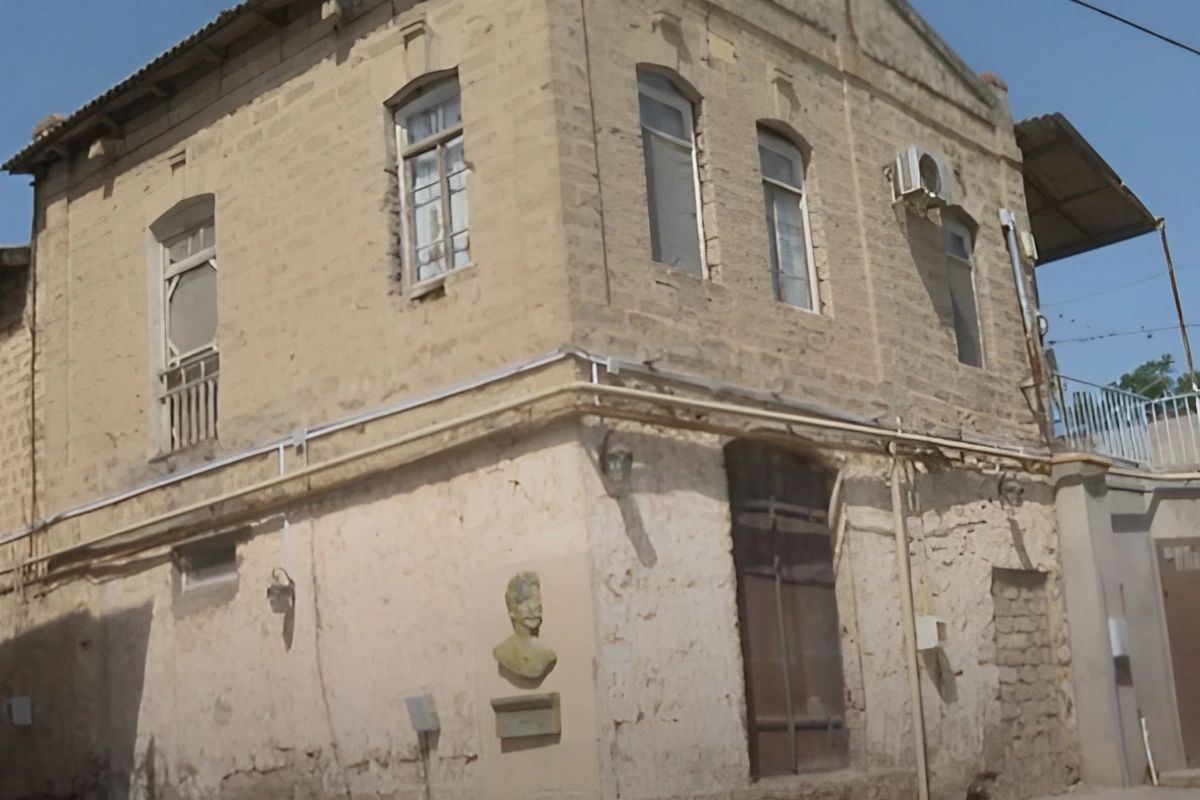 The Bakikhanov house is in a dilapidated condition and could collapse at any moment The Bakikhanov house is in a dilapidated condition and could collapse at any moment