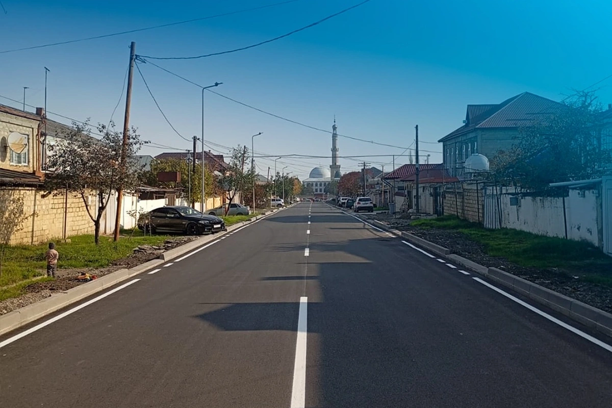 Quba şəhərində yol nişanlanma işləri aparılır