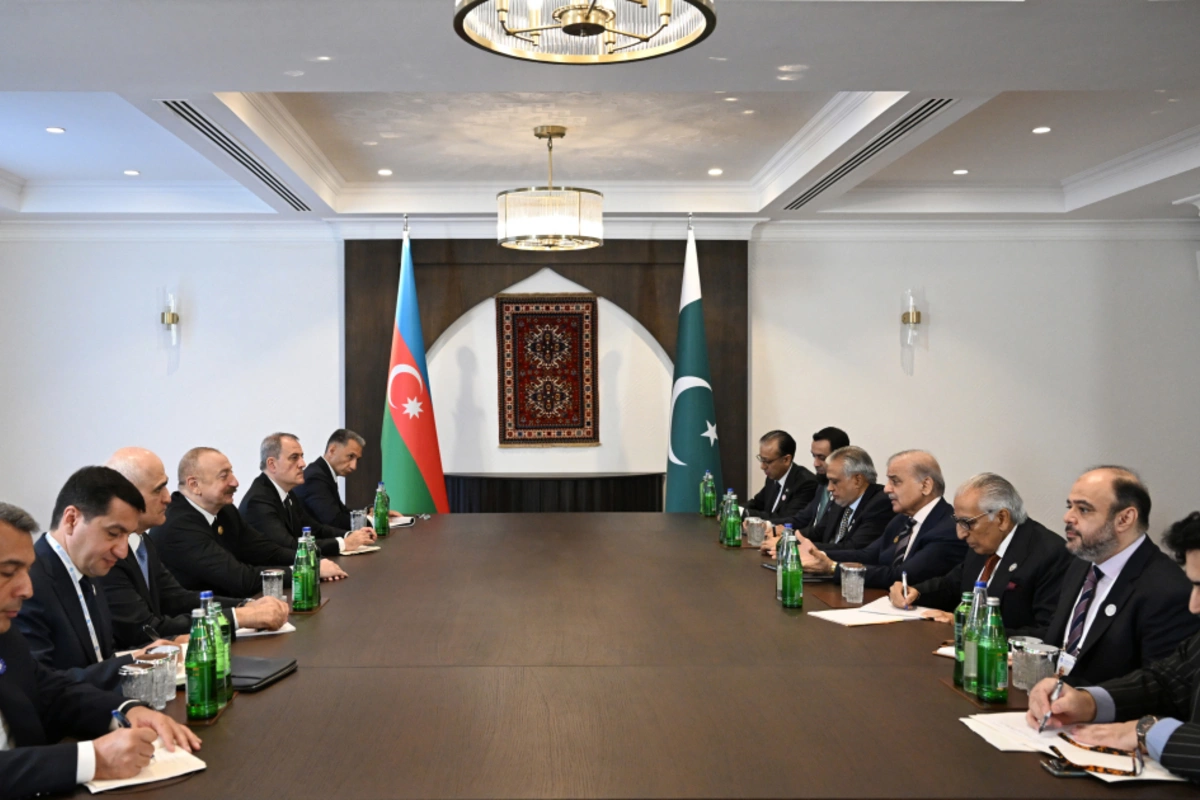 İlham Əliyev Xankəndidə Pakistanın Baş naziri ilə görüşüb İlham Əliyev Xankəndidə Pakistanın Baş naziri ilə görüşüb