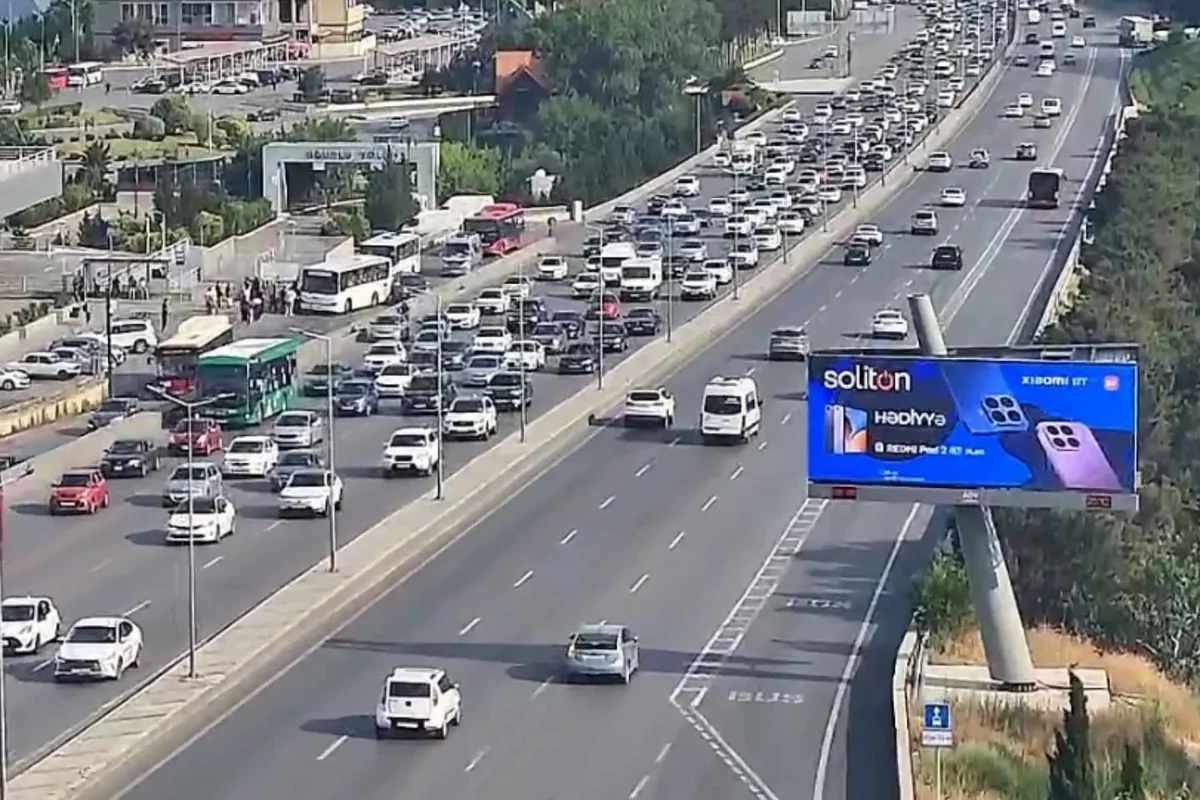 Bakıda 3 istiqamətdə tıxac müşahidə olunur