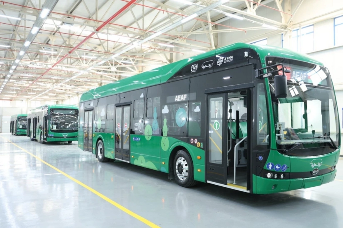 Sumqayıt Sənaye Parkında istehsal olunan ilk elektrik avtobusu BakuBusa təqdim olunub