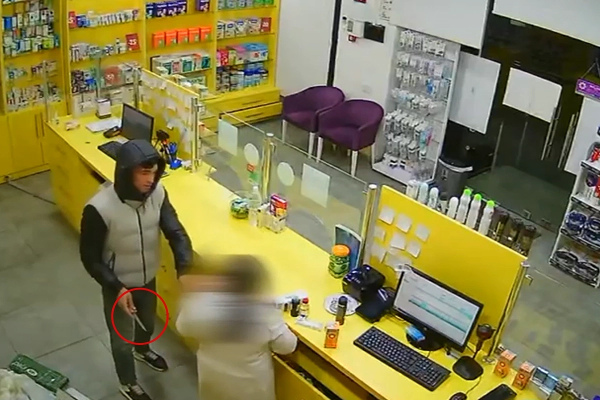 In Azerbaijan, a robber threatened a pharmacist with a knife and stole 500 manats