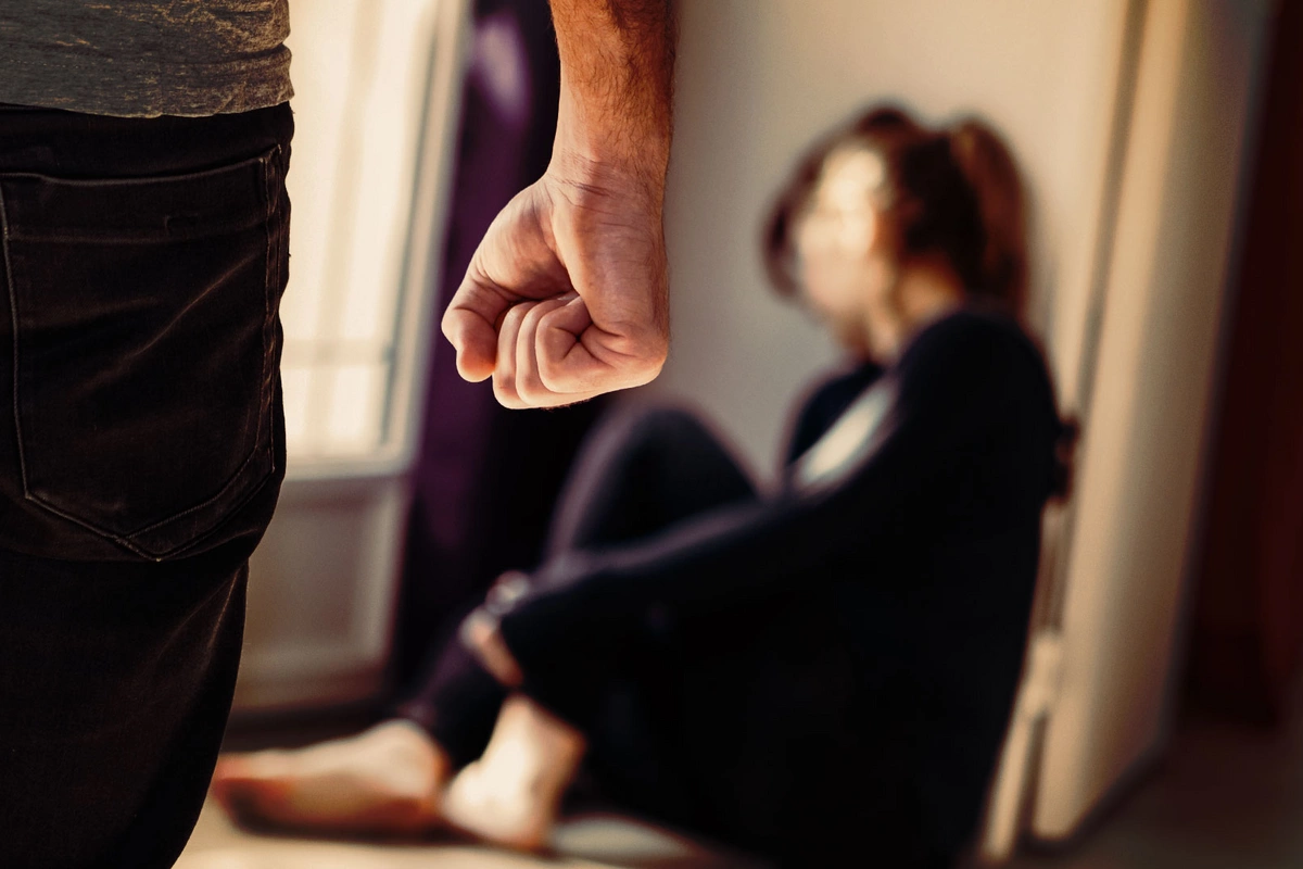 Bakıda ər arvadının əlini qızdırılmış açarla yandırdı - TƏFƏRRÜAT