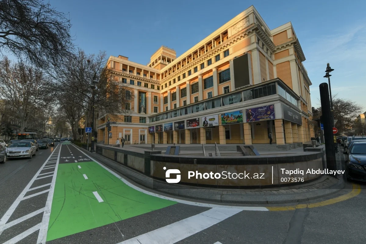 Установлены личности лиц, нанесших различные надписи краской на фасад здания киноцентра Низами