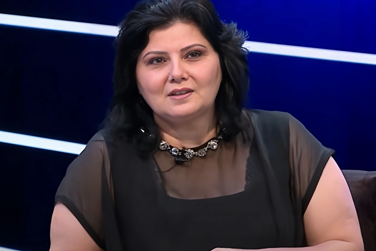 Aşıq Zülfiyyə buna görə Lexus markalı maşınını satdı, borca düşdü