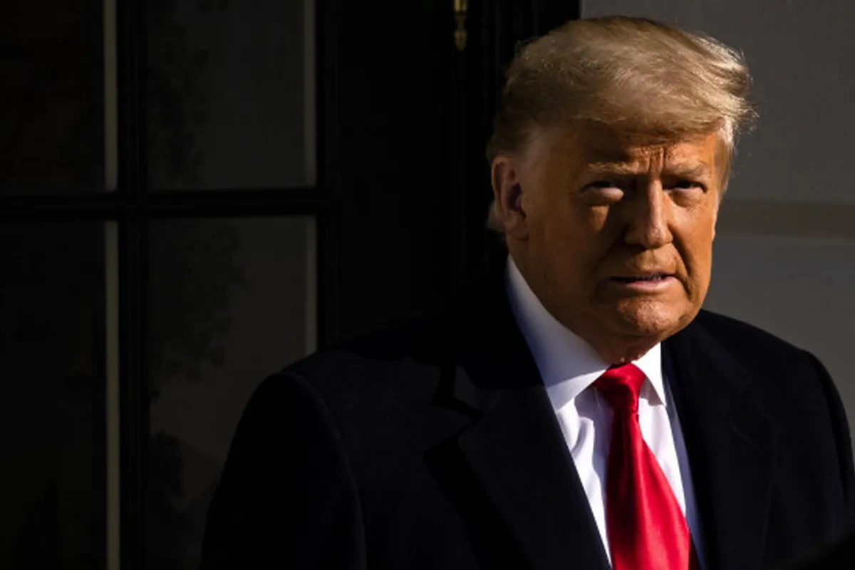 Tramp jurnalistin sualına görə onu təhqir etdi