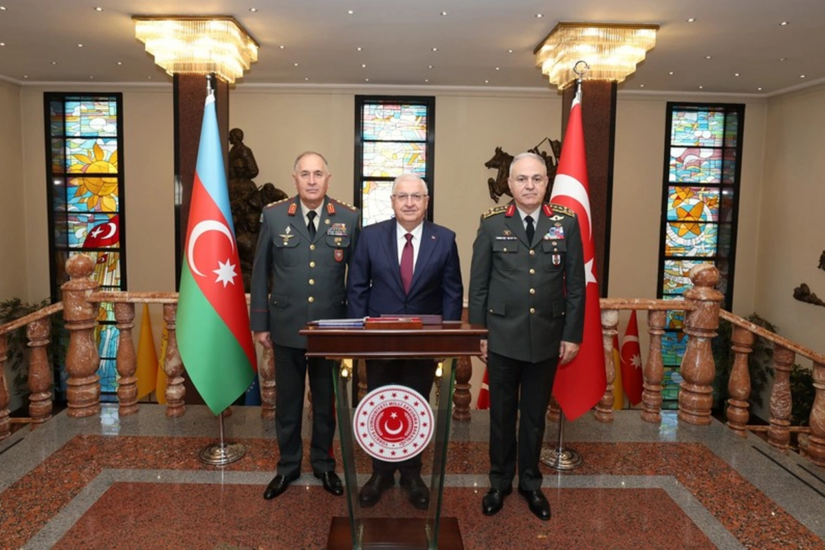 Kərim Vəliyev Ankarada Türkiyənin milli müdafiə naziri ilə görüşüb Kərim Vəliyev Ankarada Türkiyənin milli müdafiə naziri ilə görüşüb
