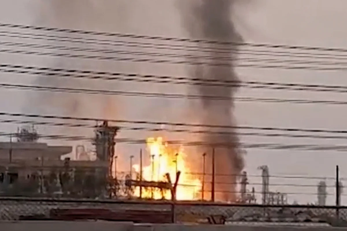 İsrail təyyarələri Buşehrdəki İran qaz təsisatına zərbə endirib