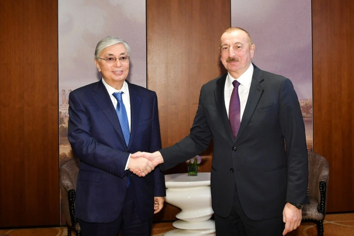 İlham Əliyev Tokayevi doğum günü münasibətilə təbrik edib