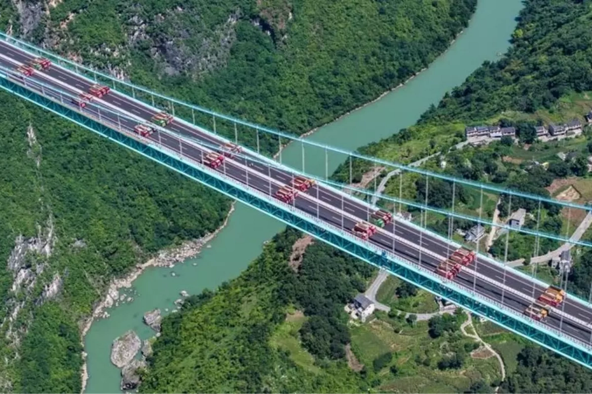 Çində dünyanın ən böyük körpüsü istifadəyə verildi