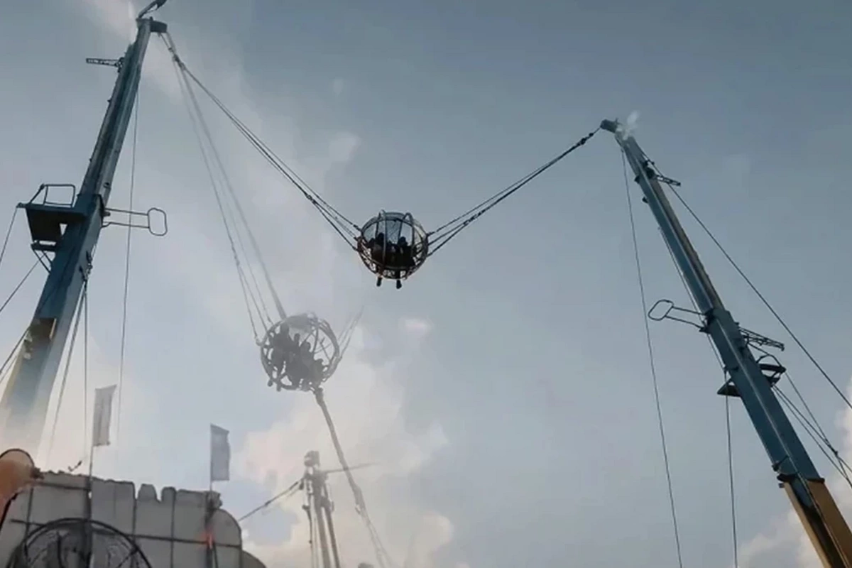 İspaniyada lunaparkda qəza: Steel Max oyuncağının trosu qopdu, 4 nəfər yaralandı