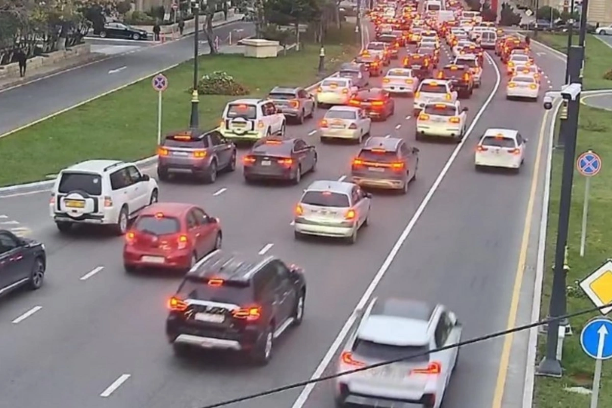 Bakının bir sıra yollarında tıxac var