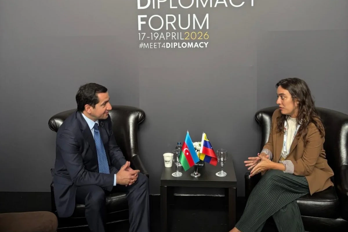 Hikmət Hacıyev Venesuelanın xarici işlər nazirinin müavini ilə görüşüb