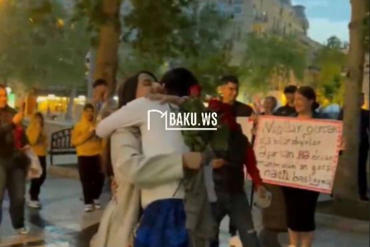 Bakının mərkəzində maraqlı evlilik təklifi