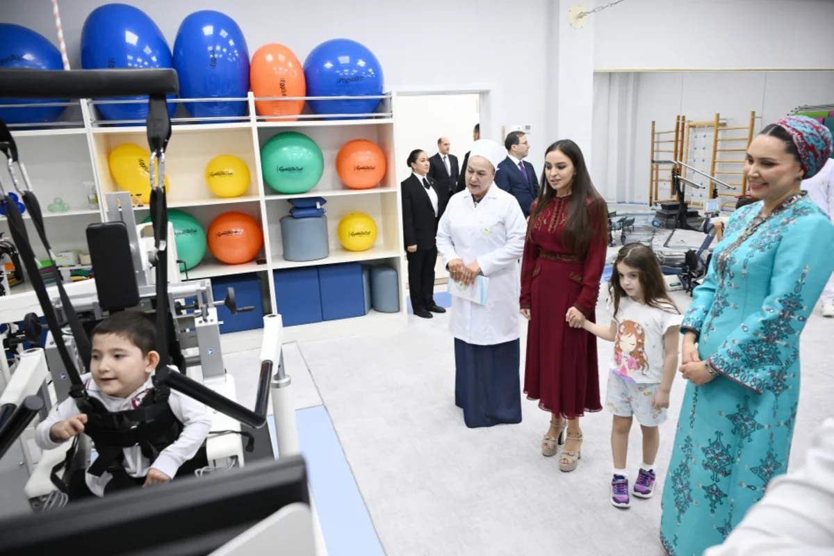 Leyla Əliyeva Arkadağ şəhərində Uşaq Sağlamlığı və Reabilitasiya Mərkəzinin fəaliyyəti ilə tanış olub