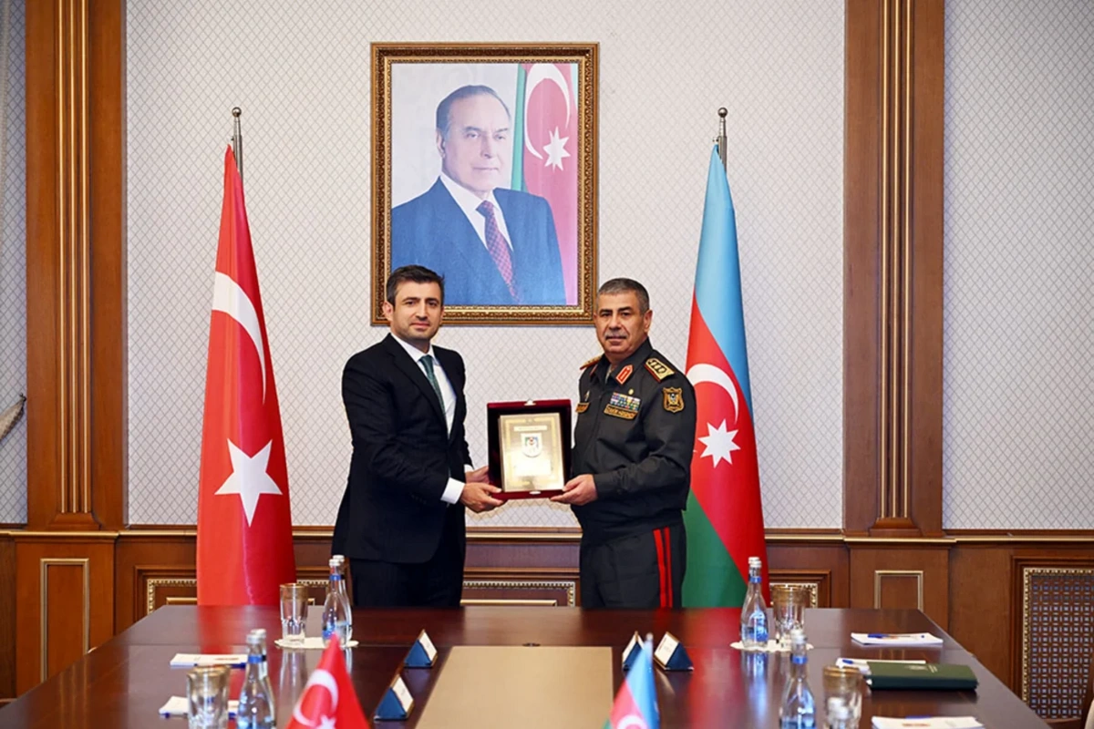 Zakir Həsənov Selçuk Bayraktarı qəbul edib