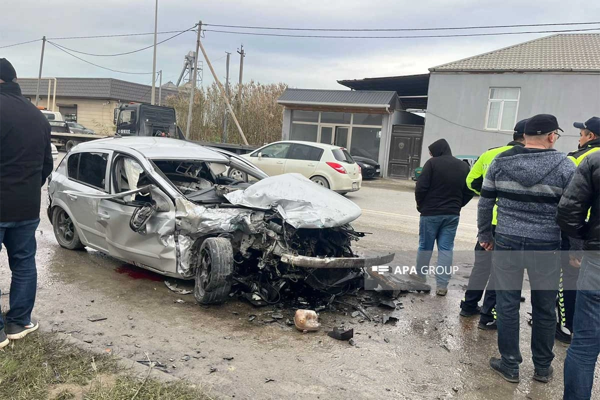 Kürdəxanıda iki avtomobil toqquşub: 19 yaşlı gənc ölüb
