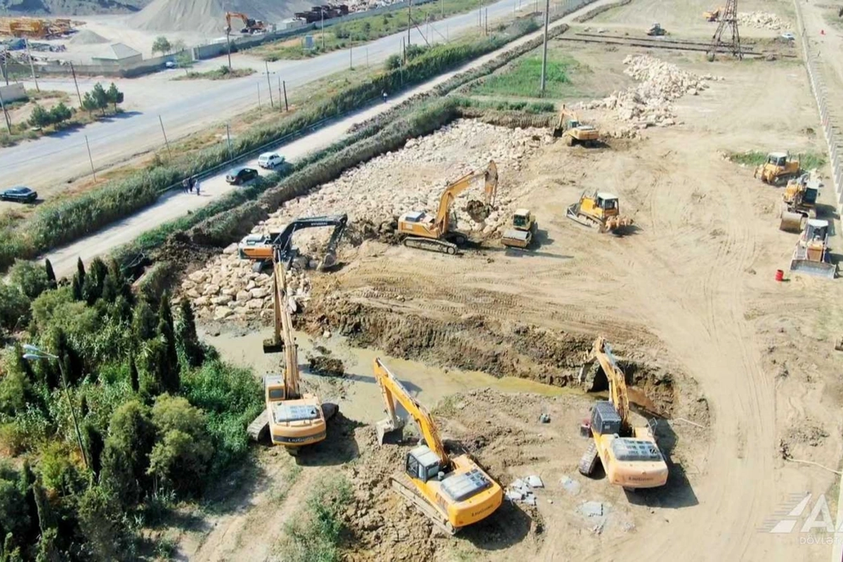 Pirşağı–Novxanı–Xırdalan–M4 avtomobil yolunun tikintisi layihəsinin 51 %-i icra edilib Pirşağı–Novxanı–Xırdalan–M4 avtomobil yolunun tikintisi layihəsinin 51 %-i icra edilib
