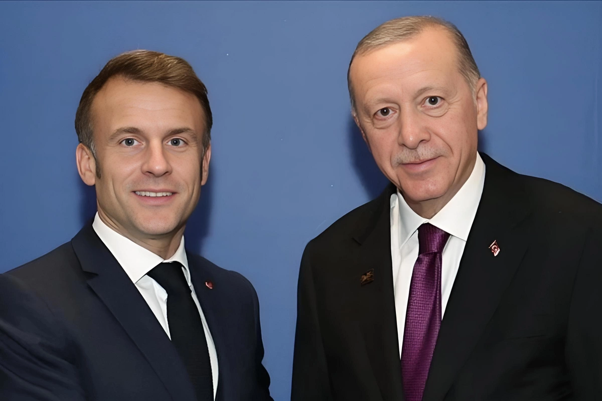 Эрдоган и Макрон обсудили ситуацию на Южном Кавказе