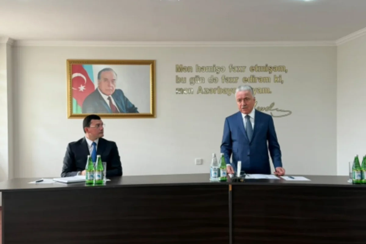 Qaradağ Rayon İcra Hakimiyyətinin başçısı kollektivə təqdim olunub