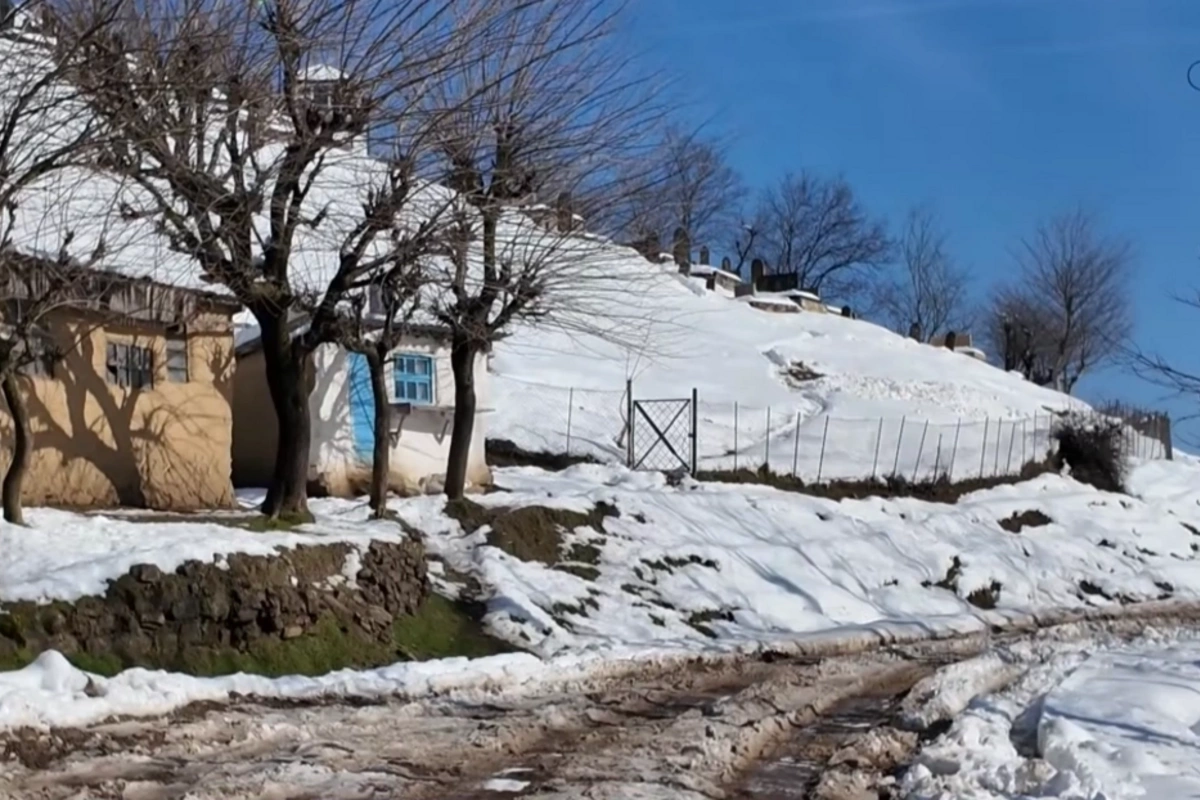 Kənd sakinləri ACINACAQLI VƏZİYYƏTDƏ: Xəstələrimiz yolda qalır, bəzən isə maşın gedə bilmədiyi üçün ölürlər