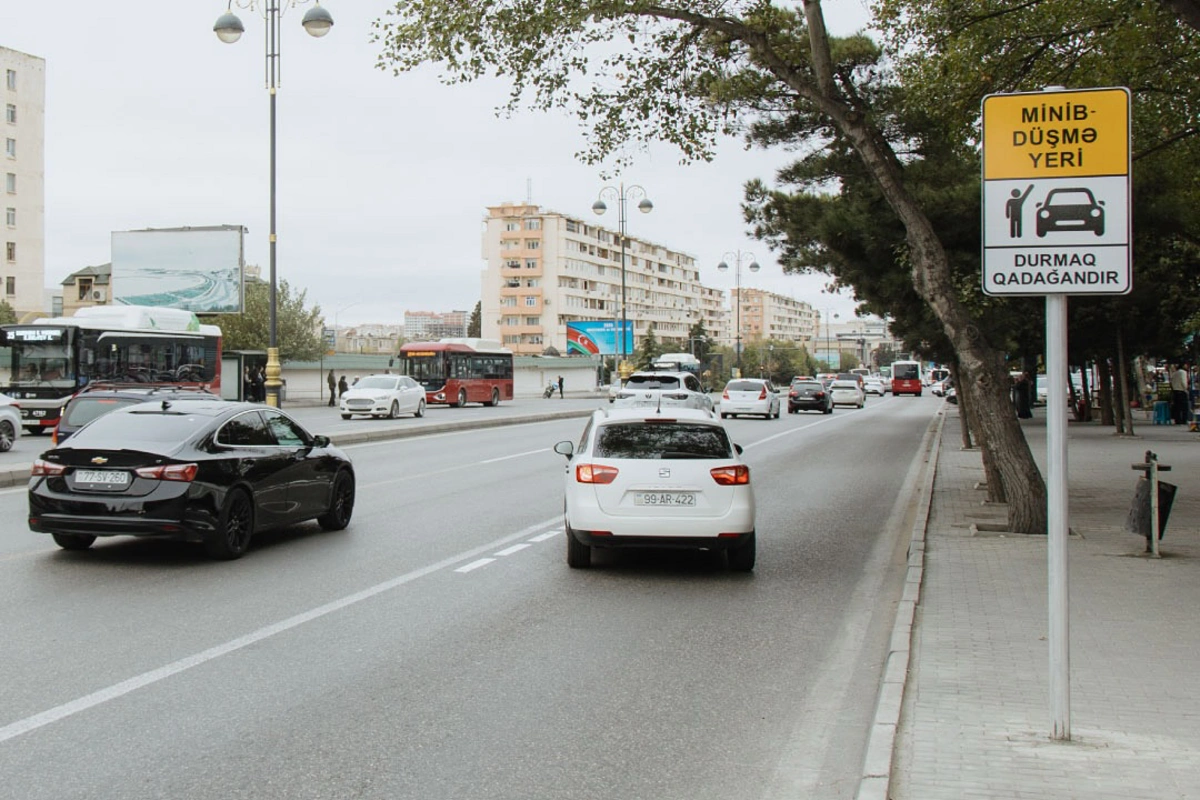 Bu ünvanlarda avtobus zolaqlarında minib-düşmə yeri yaradıldı Bu ünvanlarda avtobus zolaqlarında minib-düşmə yeri yaradıldı