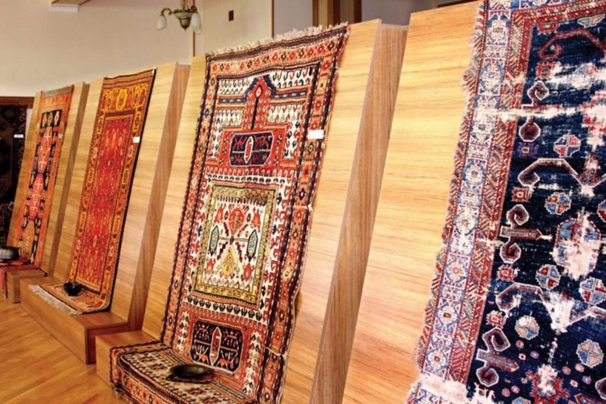 Qərbi Azərbaycan Xronikası: Xalçalar üzərindən oxunan deportasiya yaddaşı