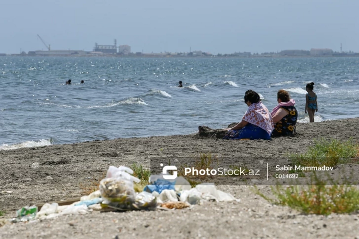 В Баку 15 человек оштрафованы за загрязнение прибрежных территорий. В Баку 15 человек оштрафованы за загрязнение прибрежных территорий.
