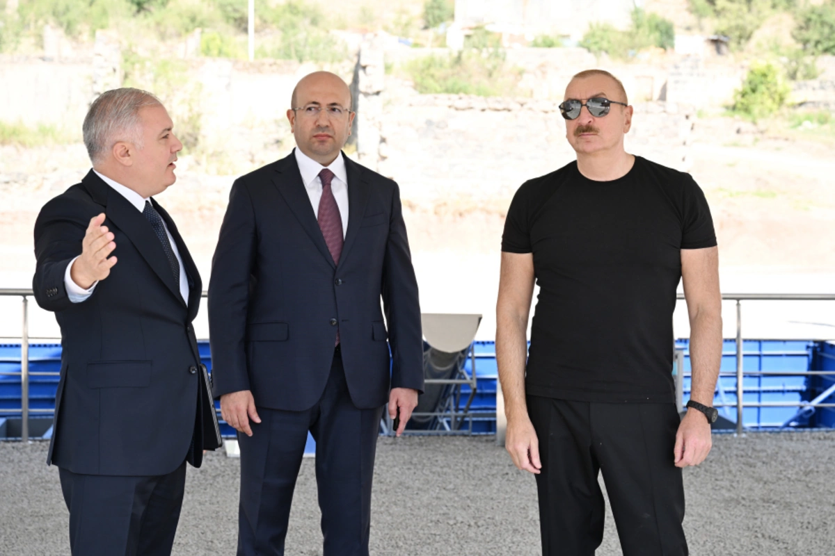 Prezident İlham Əliyev Kəlbəcər şəhər parkının təməlini qoyub