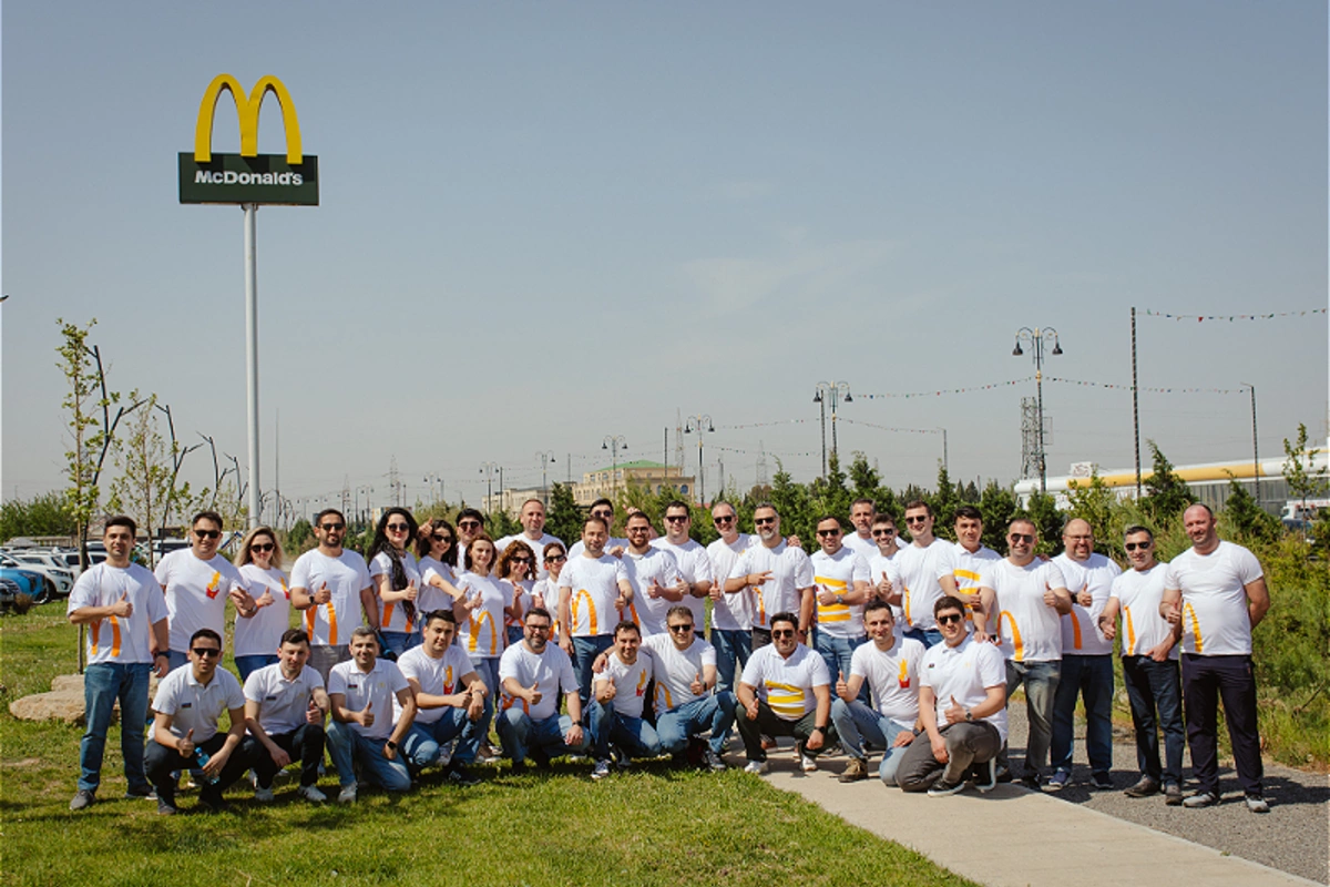 McDonald's Azərbaycan şirkəti Sumqayıtda ağacəkmə aksiyası təşkil edib