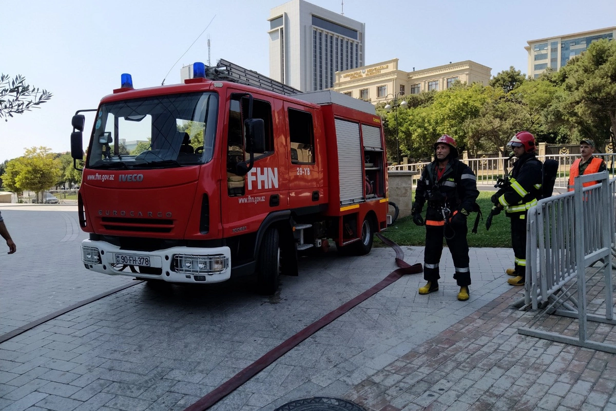 Bakıda şadlıq sarayında başlayan yanğın söndürülüb