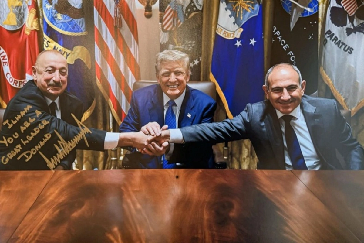 Donald Tramp İlham Əliyevə hədiyyə göndərdi: İlham, Siz böyük lidersiniz Donald Tramp İlham Əliyevə hədiyyə göndərdi: İlham, Siz böyük lidersiniz