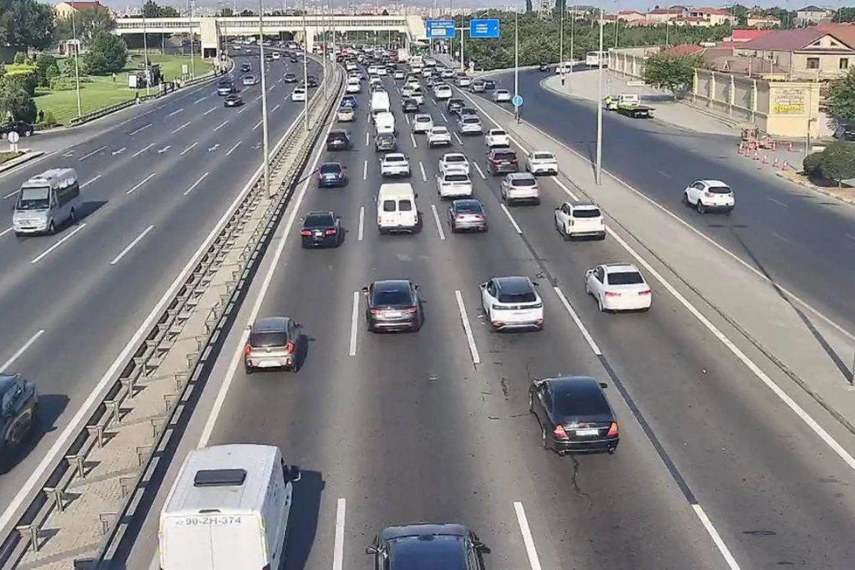 Bakının bəzi yollarında nəqliyyatın sıxlığı yaranıb