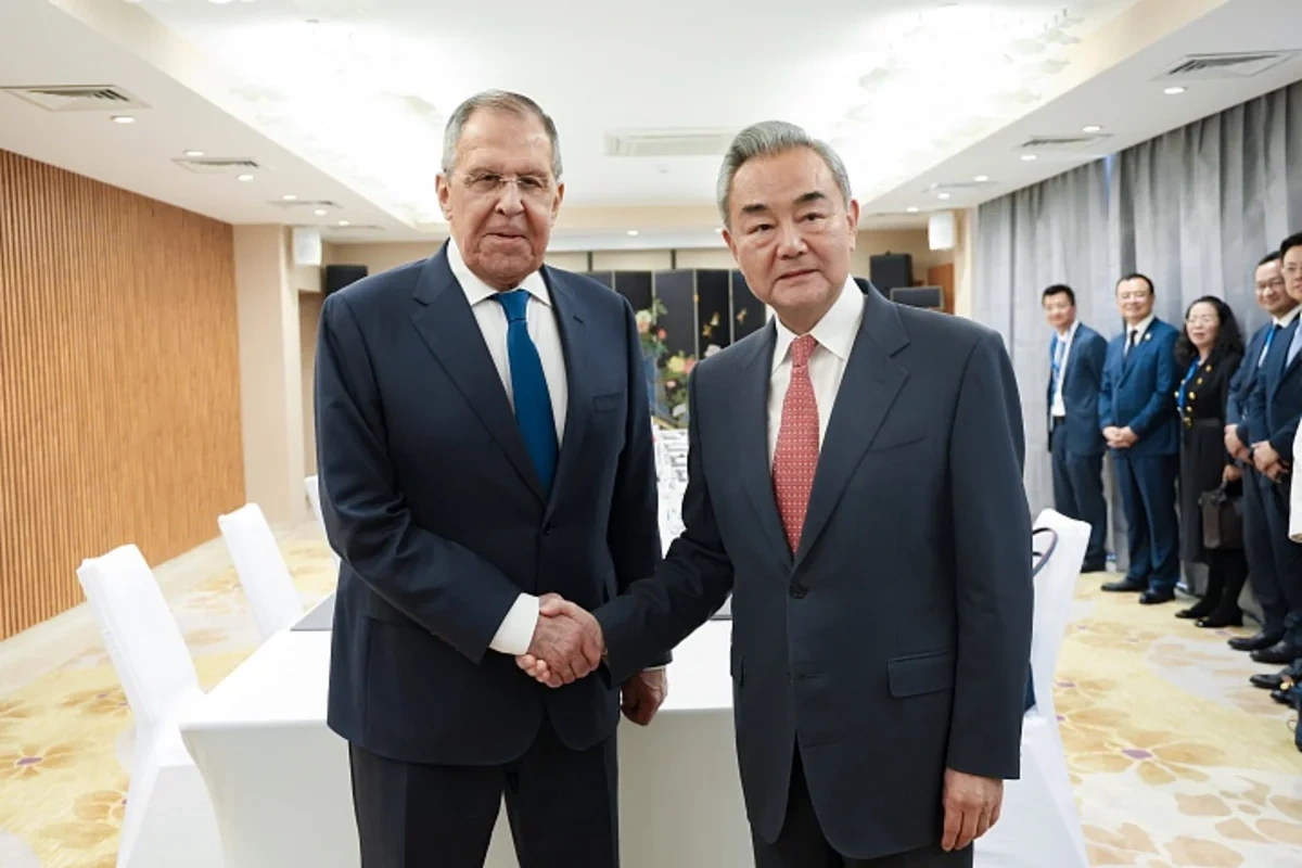 Lavrov və Van İ AQEM çərçivəsində əməkdaşlığı müzakirə ediblər