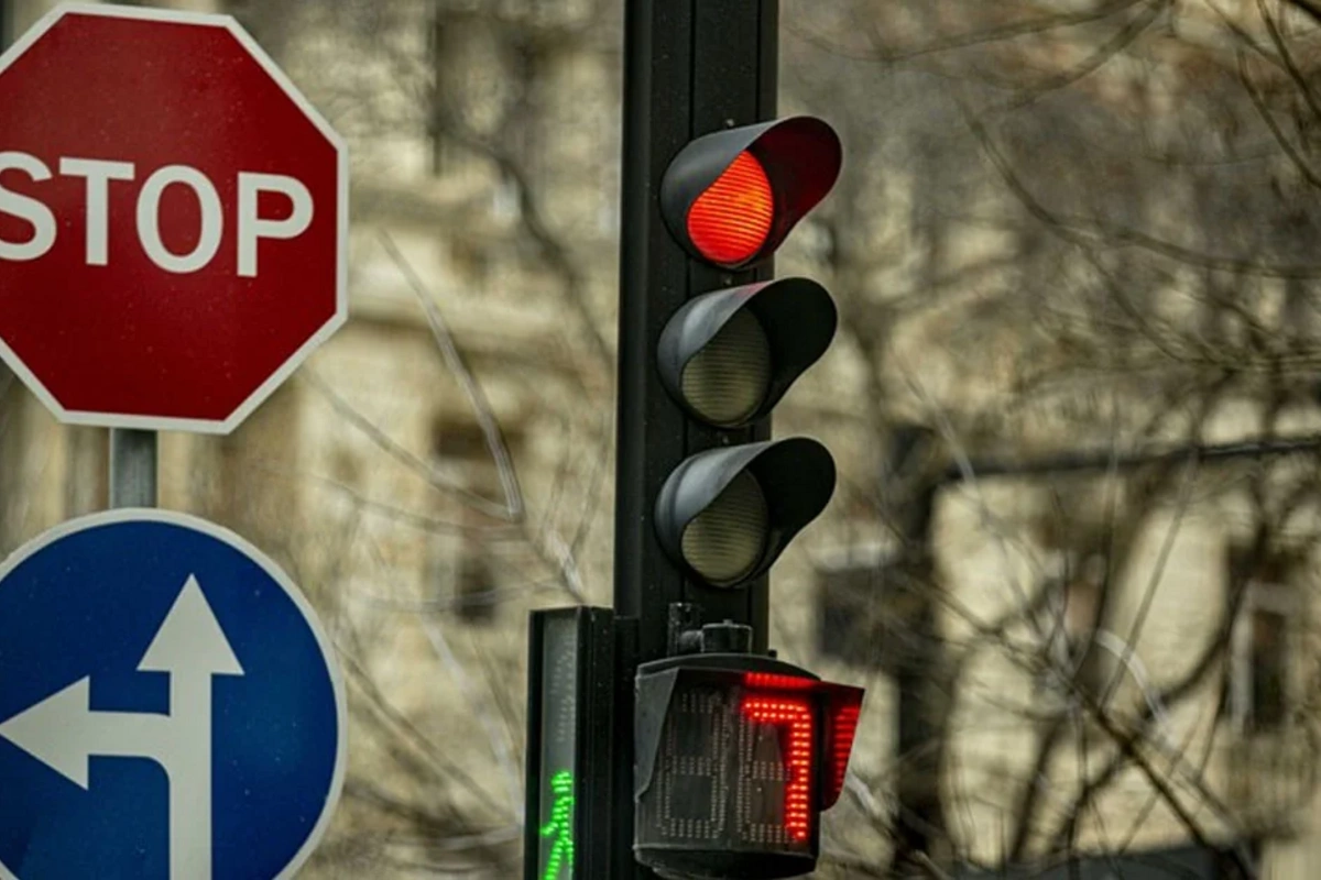 Bakıda işıqforlarda saniyəölçən tabloların yığışdırılmasının səbəbi açıqlanıb