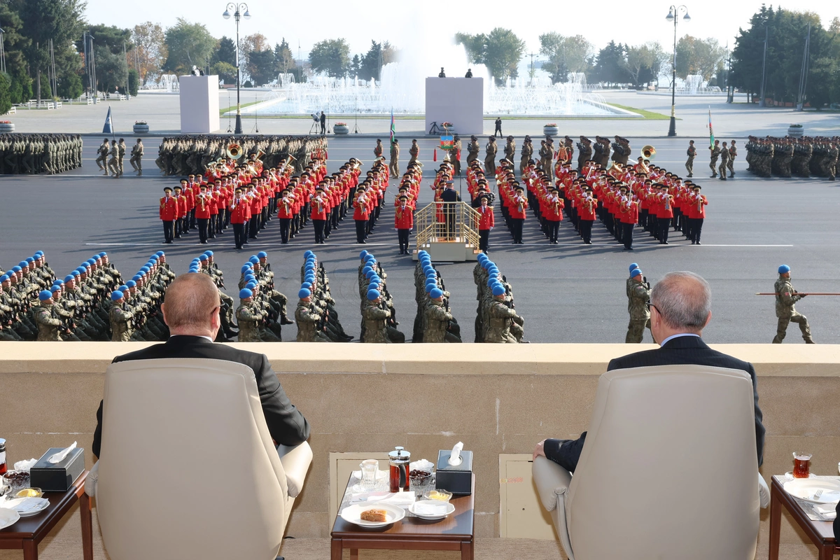 Ərdoğan Bakıdakı hərbi paraddan fotolar paylaşıb