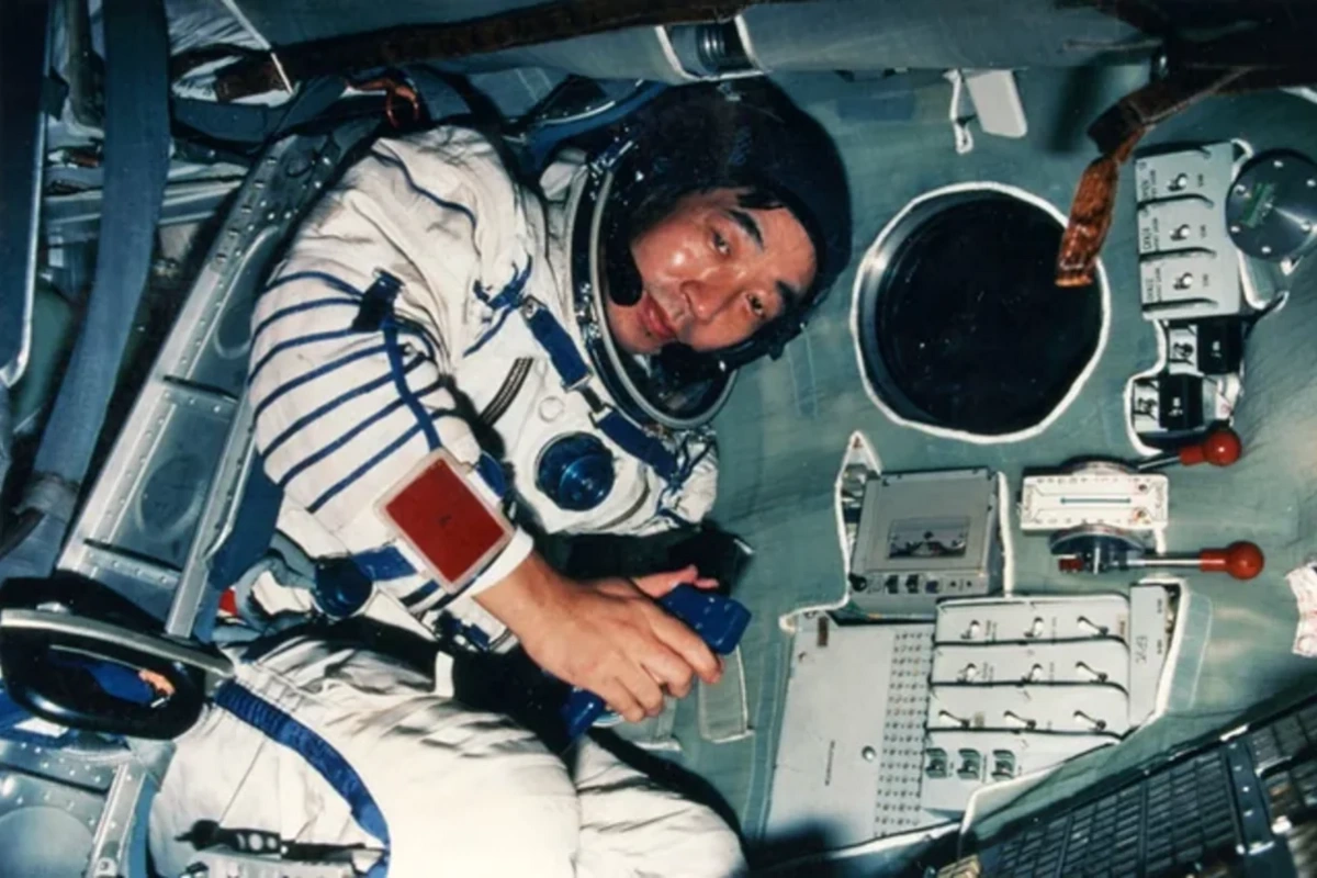The first professional space journalist has passed away